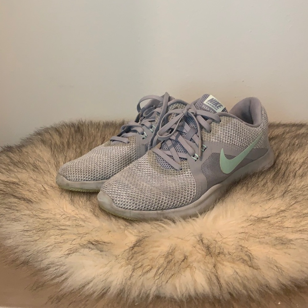 Nike tennis shoes